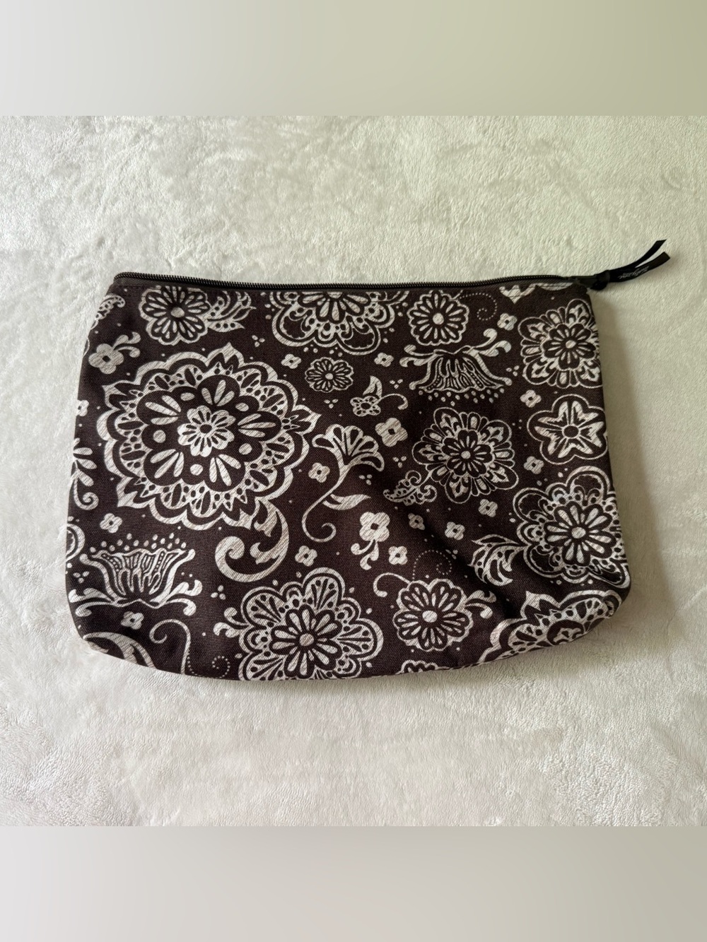 thirty-one Woodblock Floral pouch